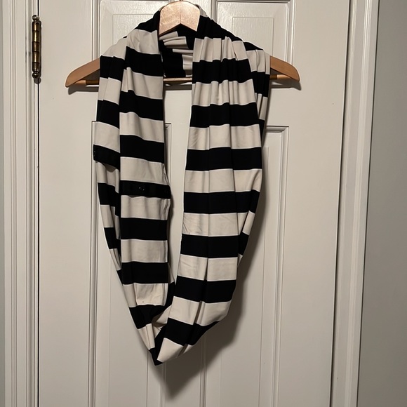 Lululemon Vinyasa Scarf *Rulu Light in Bold Stripe - Picture 9 of 12